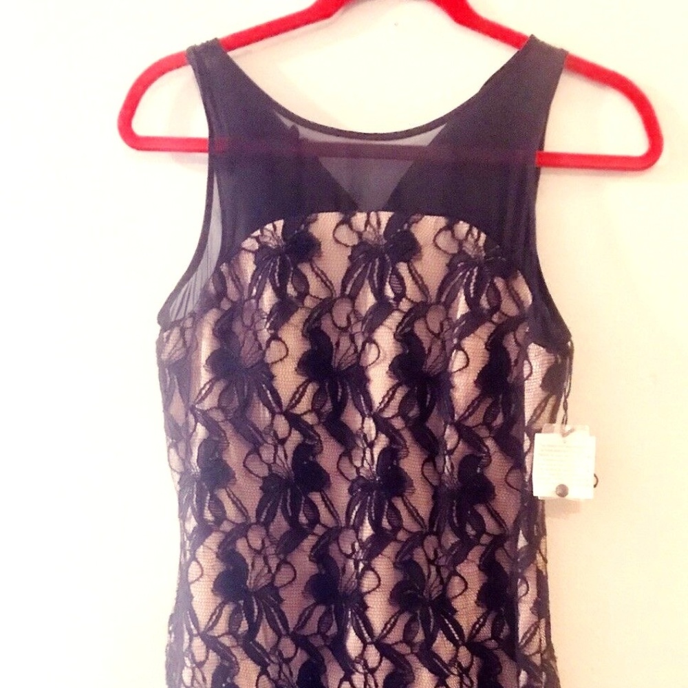 Aidan NWT Gorgeous black w lace overlay sz 6